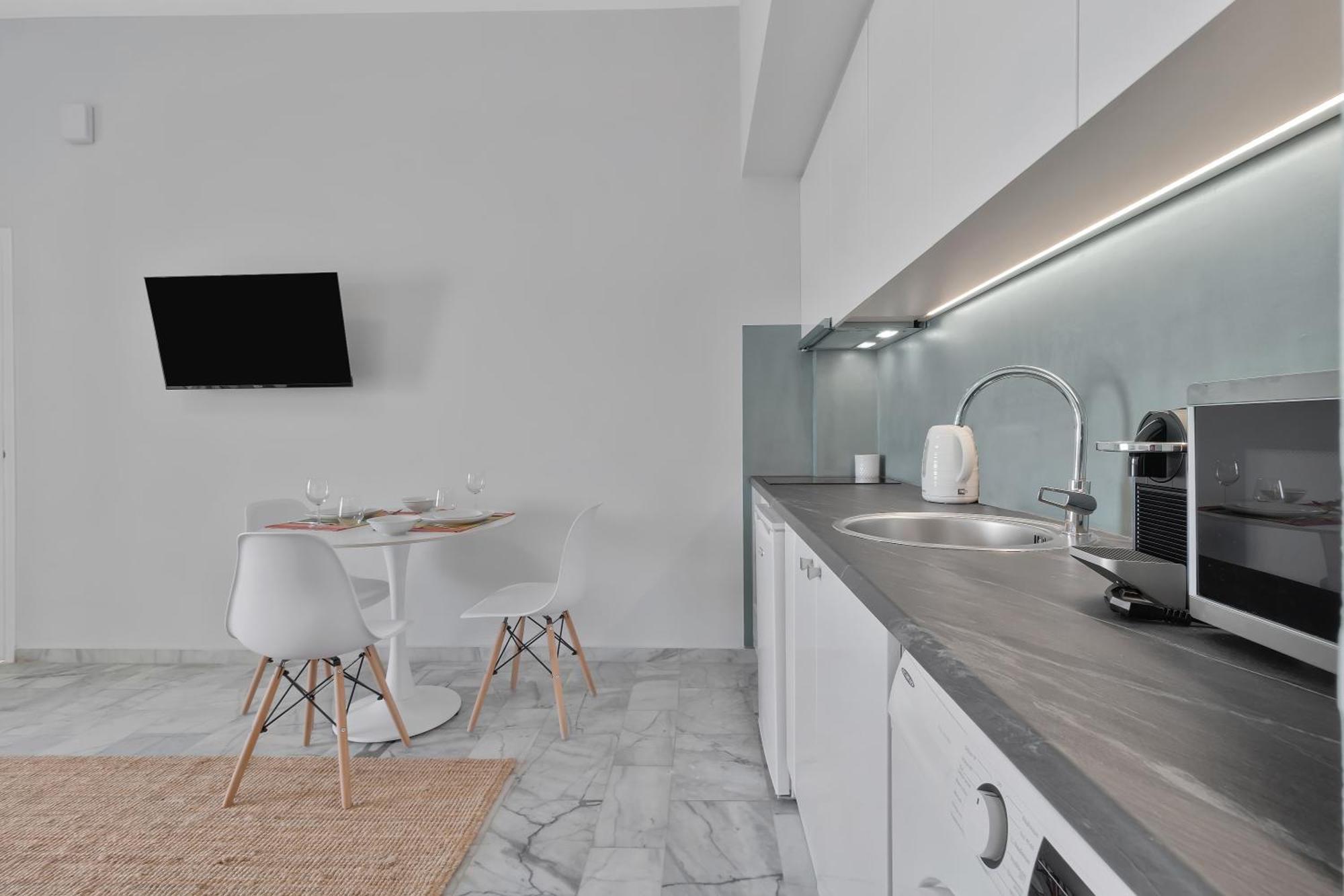 Apartment Kavouraki & *