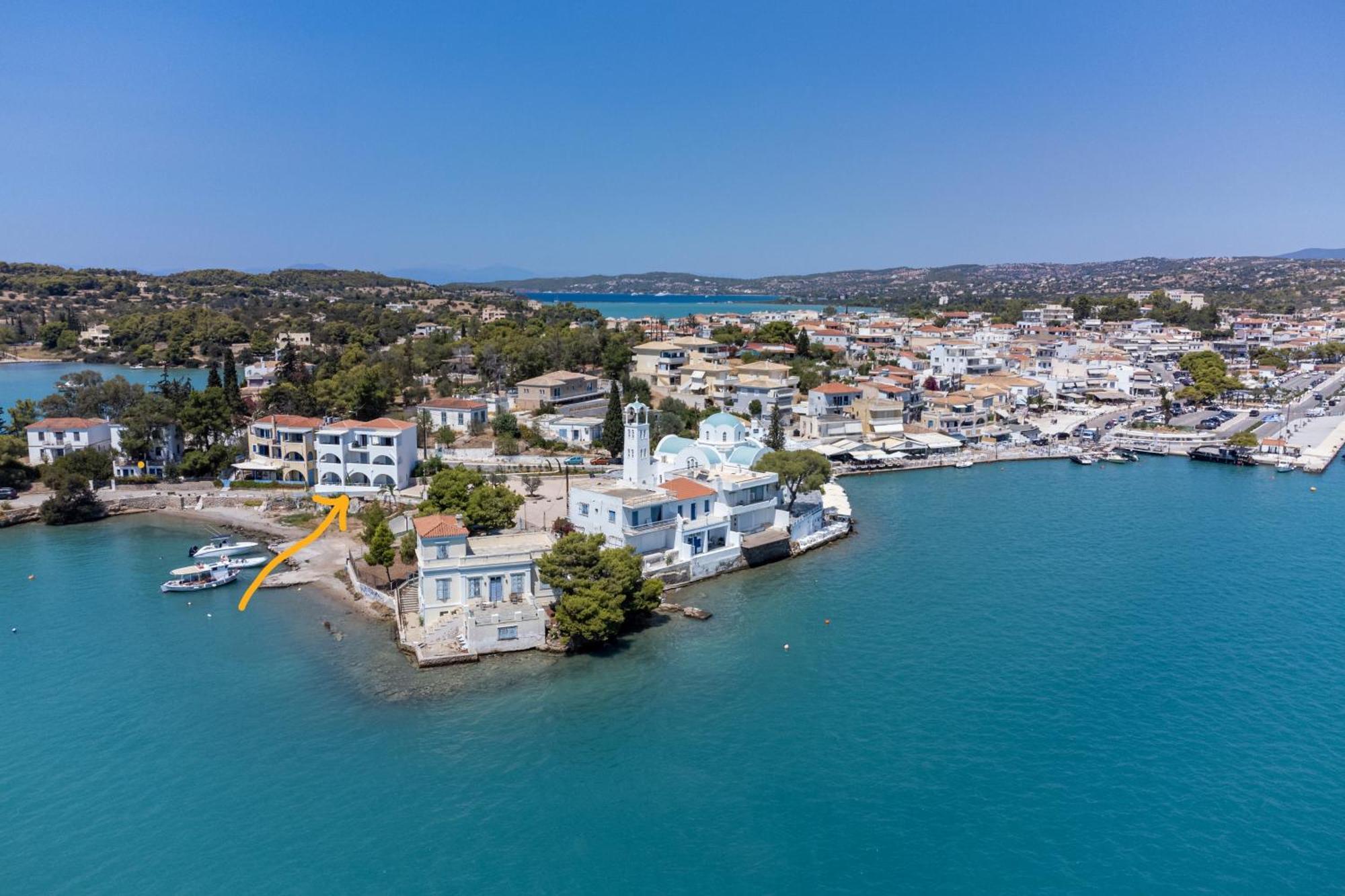 Kavouraki & Apartment